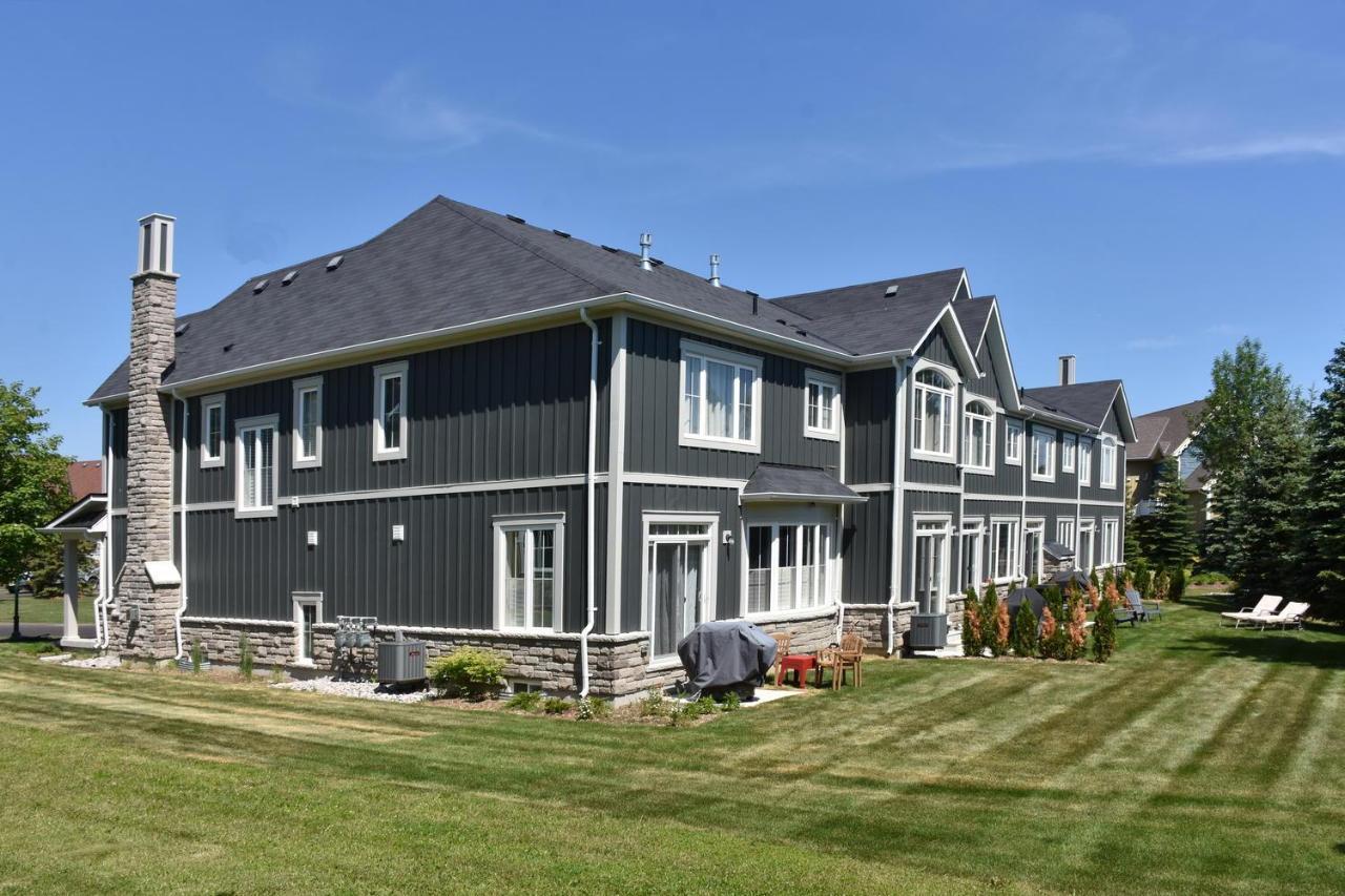 Nottawa New Blue Mountain Village Snowbridge Executive Townhome Sleeps 10 With Outdoor Pool And Shuttle מראה חיצוני תמונה