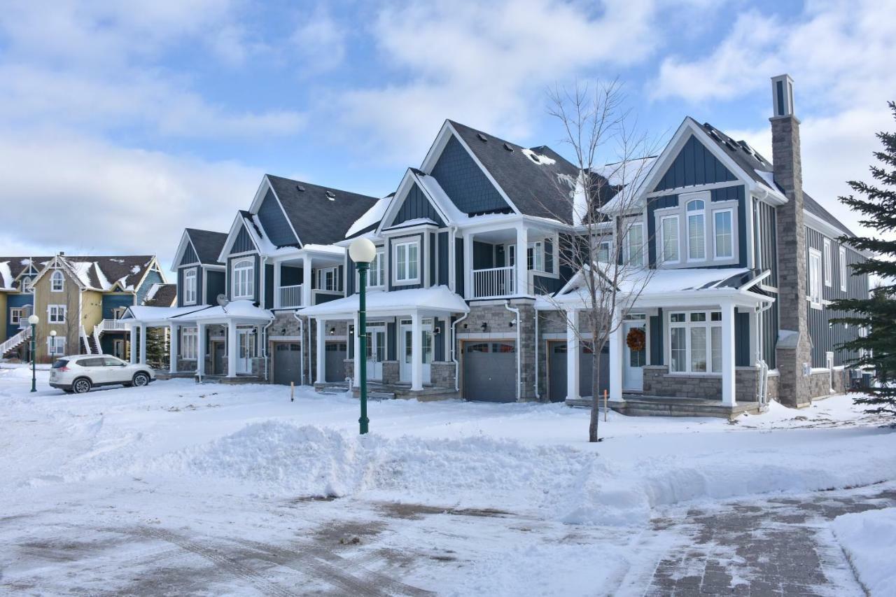 Nottawa New Blue Mountain Village Snowbridge Executive Townhome Sleeps 10 With Outdoor Pool And Shuttle מראה חיצוני תמונה