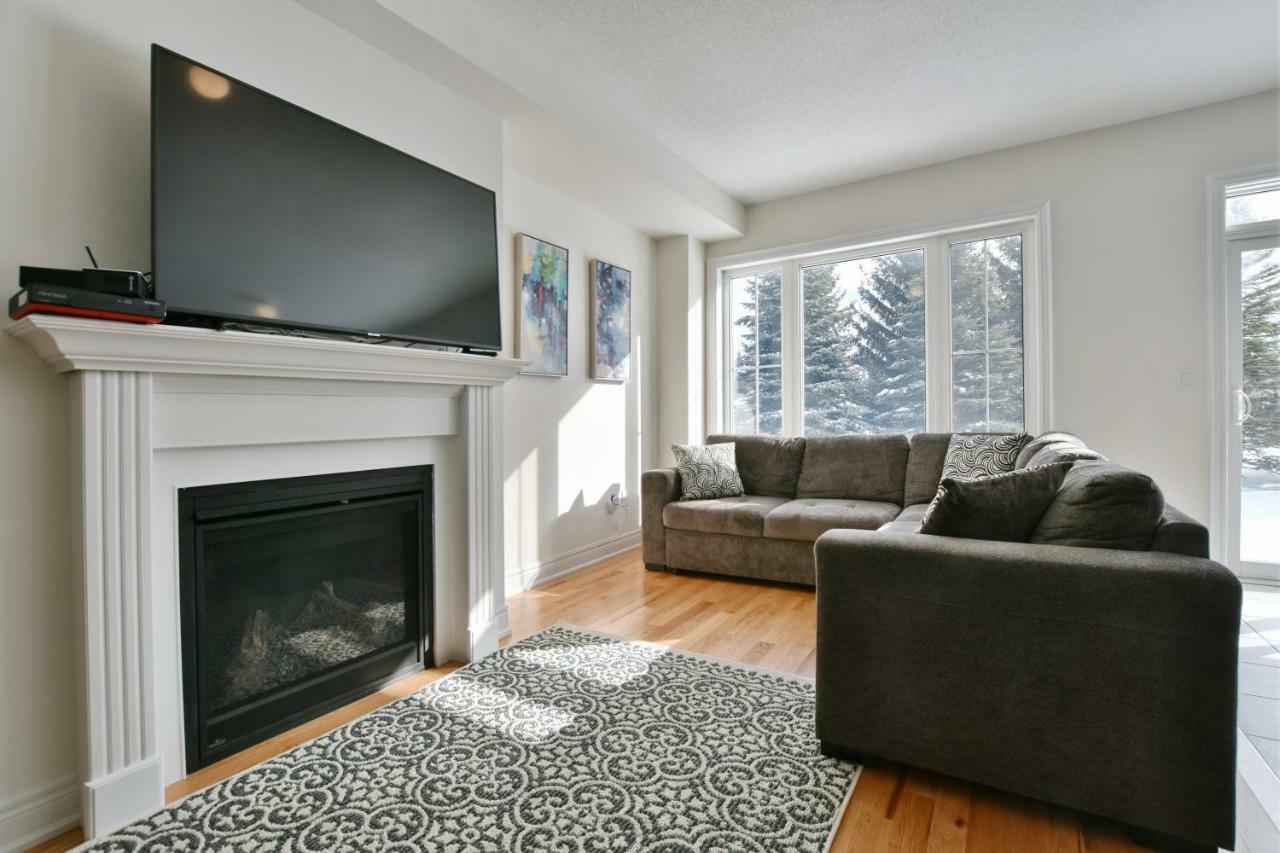 Nottawa New Blue Mountain Village Snowbridge Executive Townhome Sleeps 10 With Outdoor Pool And Shuttle מראה חיצוני תמונה