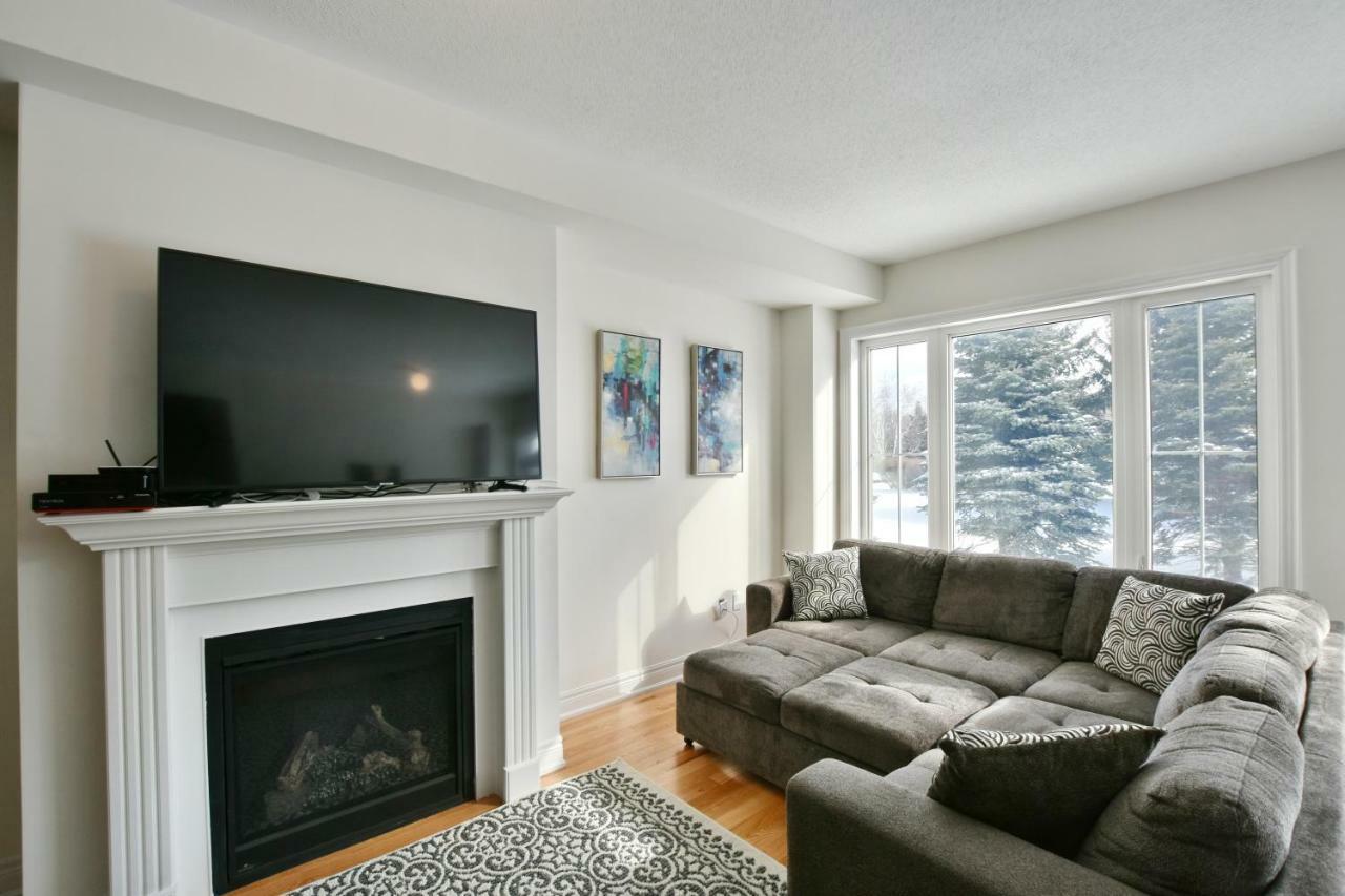 Nottawa New Blue Mountain Village Snowbridge Executive Townhome Sleeps 10 With Outdoor Pool And Shuttle מראה חיצוני תמונה