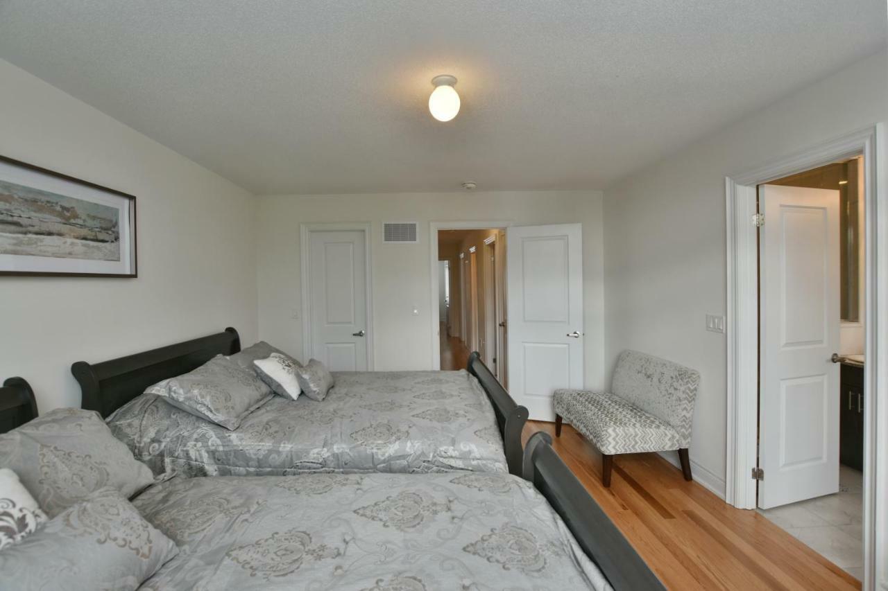 Nottawa New Blue Mountain Village Snowbridge Executive Townhome Sleeps 10 With Outdoor Pool And Shuttle מראה חיצוני תמונה