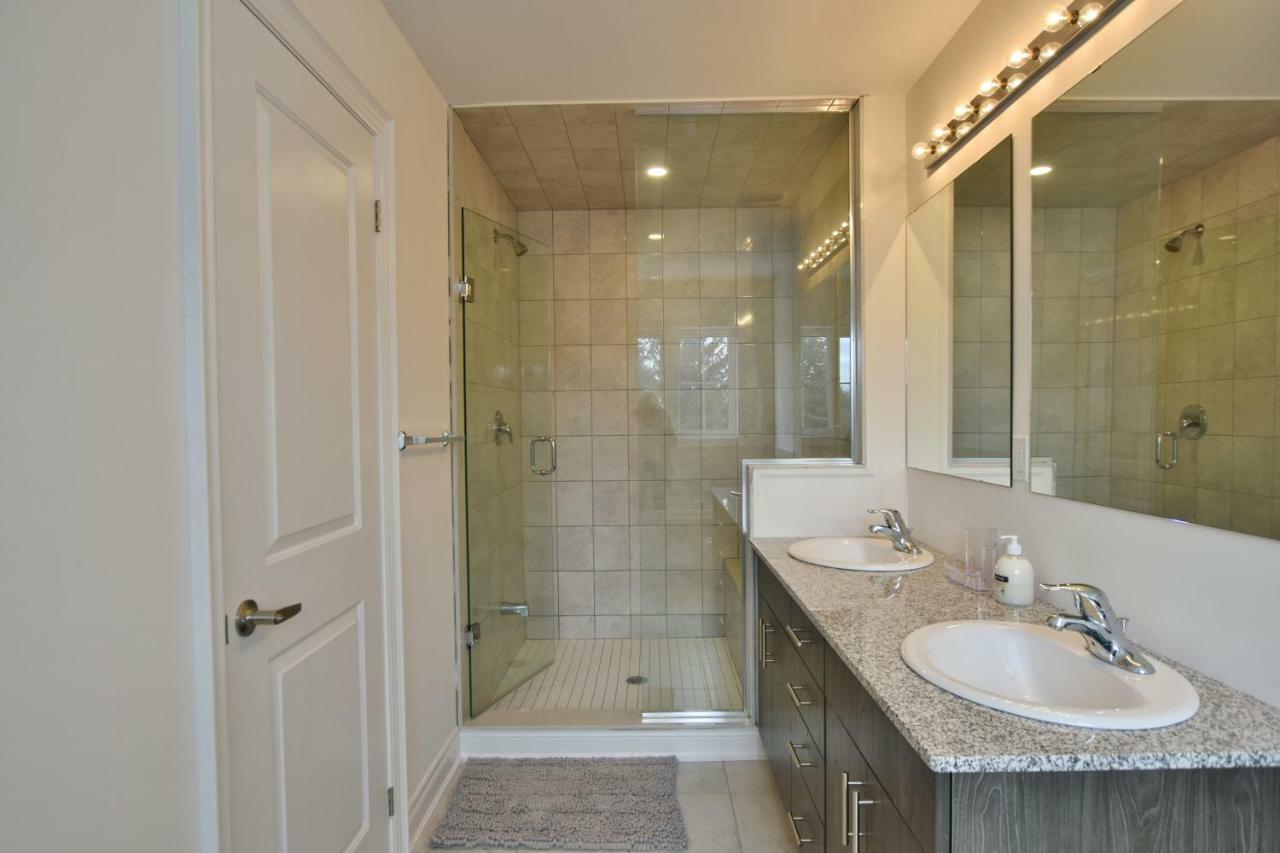 Nottawa New Blue Mountain Village Snowbridge Executive Townhome Sleeps 10 With Outdoor Pool And Shuttle מראה חיצוני תמונה