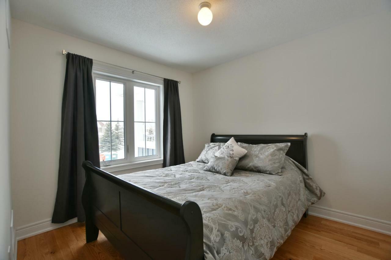 Nottawa New Blue Mountain Village Snowbridge Executive Townhome Sleeps 10 With Outdoor Pool And Shuttle מראה חיצוני תמונה